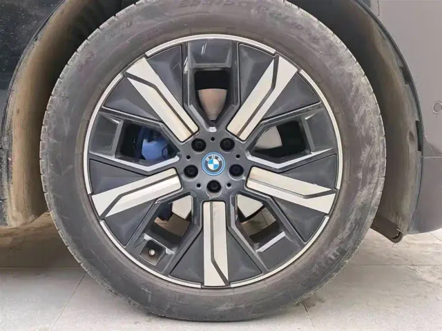 BMW iX — Фото автомобиля 18