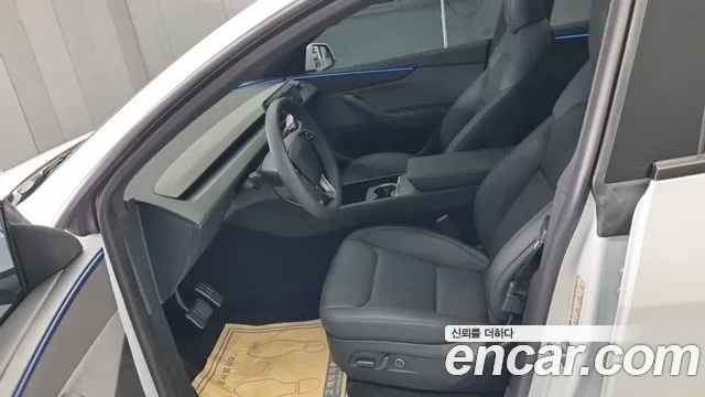 Tesla Model Y — Фото автомобиля 12