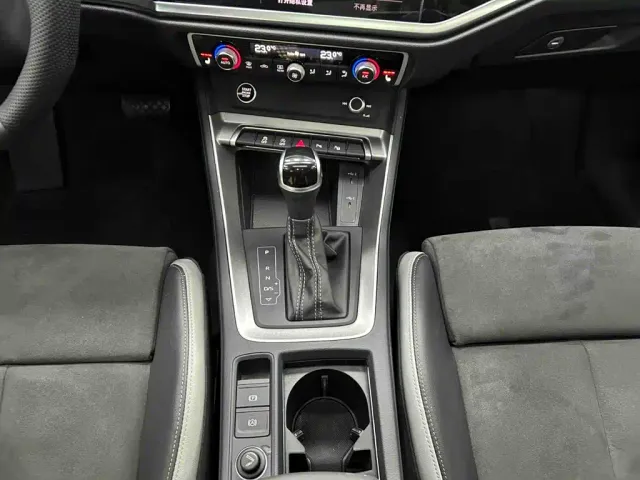 Audi Q3 — Фото автомобиля 10