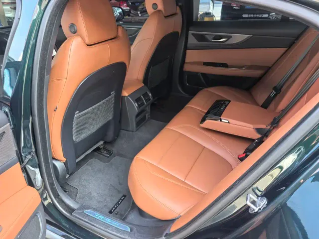 Jaguar XEL — Фото автомобиля 7