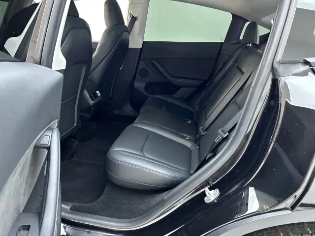 Tesla Model Y — Фото автомобиля 10