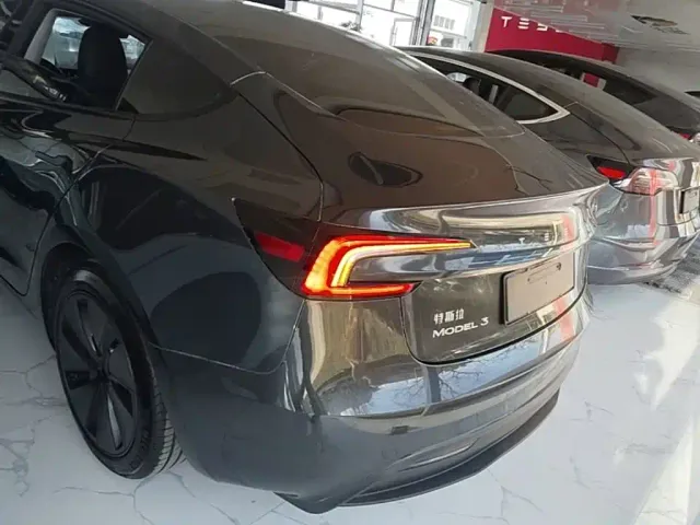 Tesla Model 3 — Фото автомобиля 5