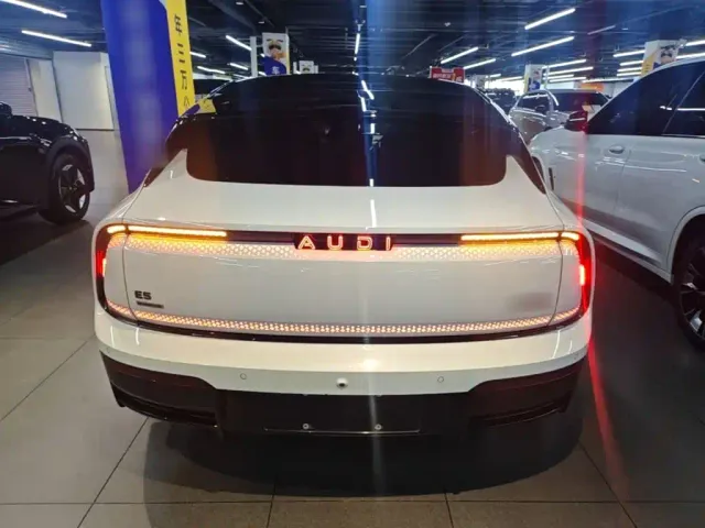 Audi E5 Sportback — Фото автомобиля 5
