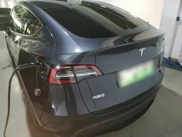 Tesla Model Y — Фото автомобиля 5