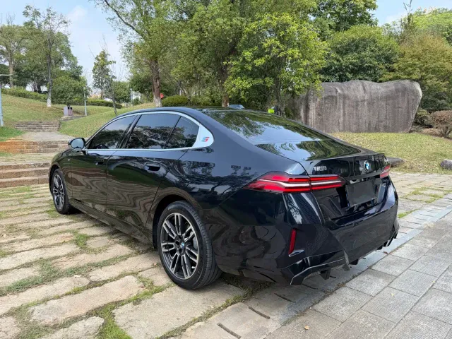 BMW 5 Series — Фото автомобиля 6