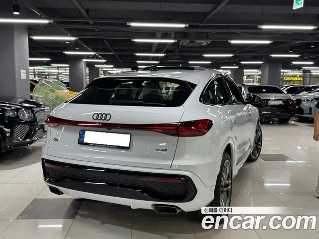 Audi Q5 45 TFSI quattro Sportback S Line Black Edition — Фото автомобиля 3