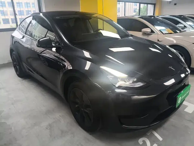 Tesla Model Y — Фото автомобиля 3