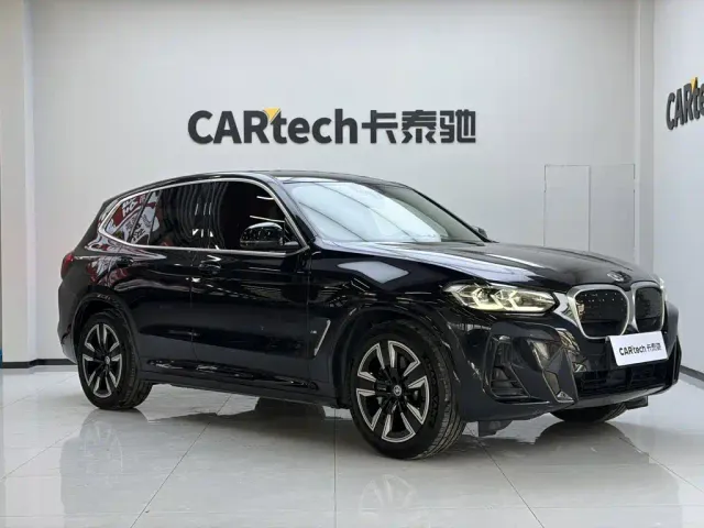 BMW iX3 — Фото автомобиля 3