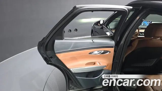 Genesis GV70 — Фото автомобиля 14