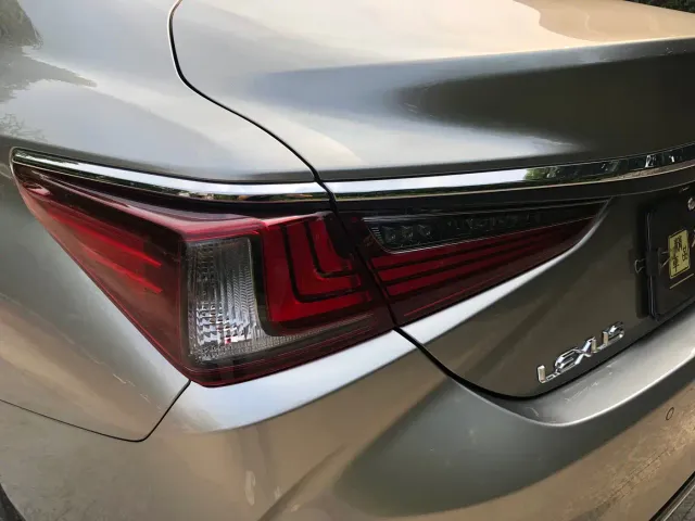 Lexus ES — Фото автомобиля 25