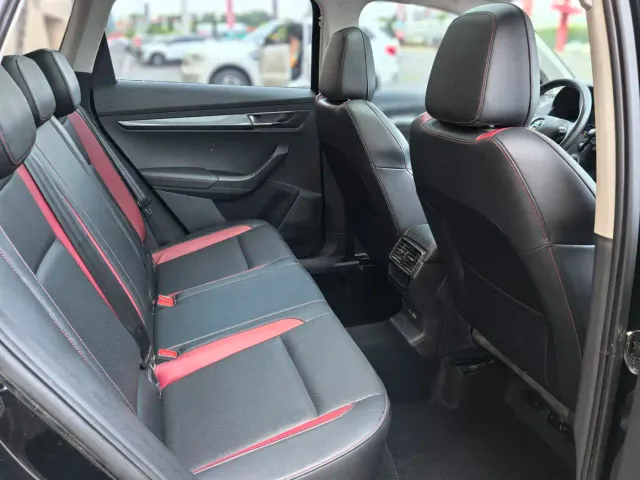 Skoda Karoq — Фото автомобиля 15
