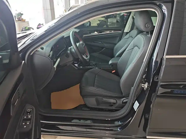 Volkswagen Passat — Фото автомобиля 14