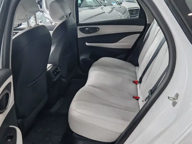 BYD Seal 05 DM-i — Фото автомобиля 7