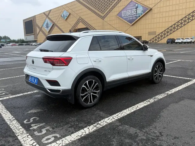 Volkswagen T-Roc — Фото автомобиля 4