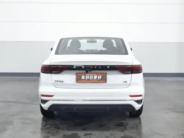 Geely Emgrand — Фото автомобиля 4