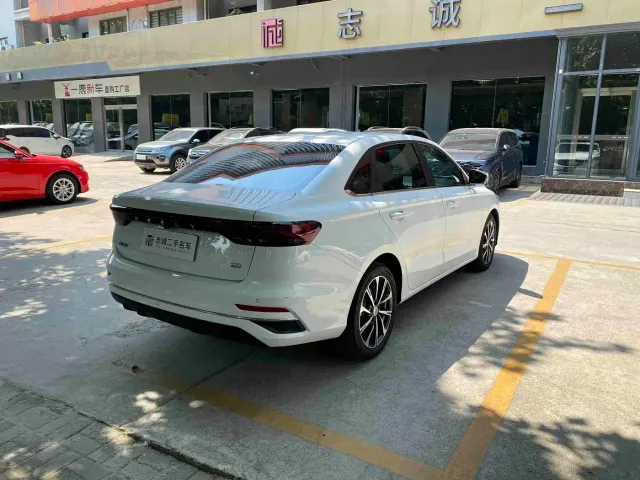 Geely Emgrand — Фото автомобиля 6