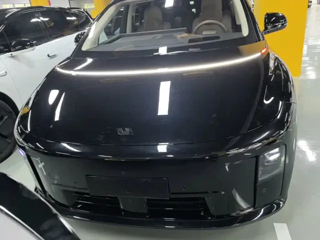 Li Auto i8 — Фото автомобиля 2