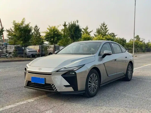 Фотография автомобиля — Lexus ES