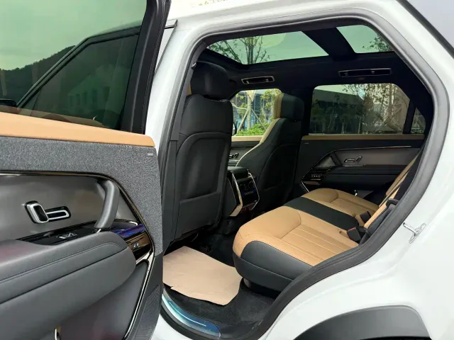Land Rover Range Rover Sport — Фото автомобиля 10