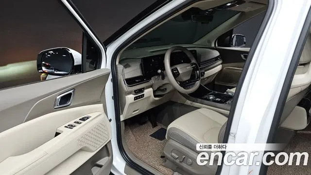 Kia Carnival Generation 4 — Фото автомобиля 10