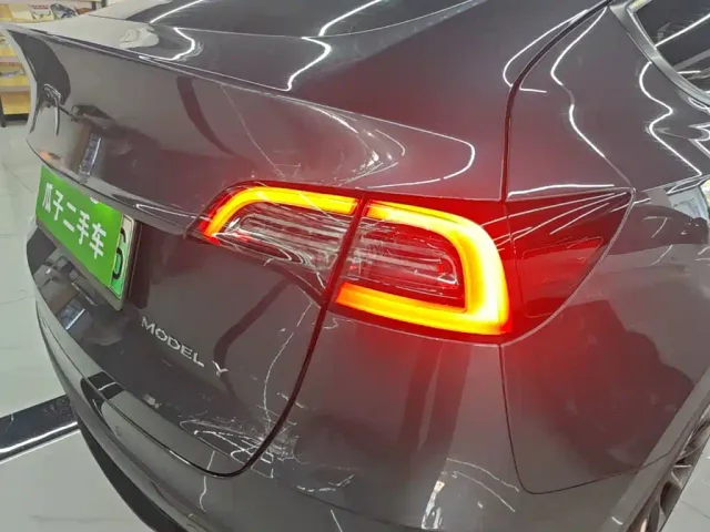 Tesla Model Y — Фото автомобиля 7
