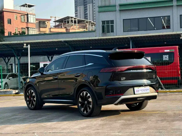 BYD Tang — Фото автомобиля 6