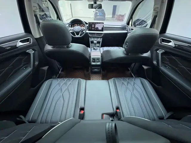 Volkswagen Tiguan L — Фото автомобиля 16