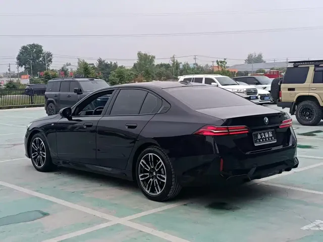 BMW 5 Series — Фото автомобиля 22