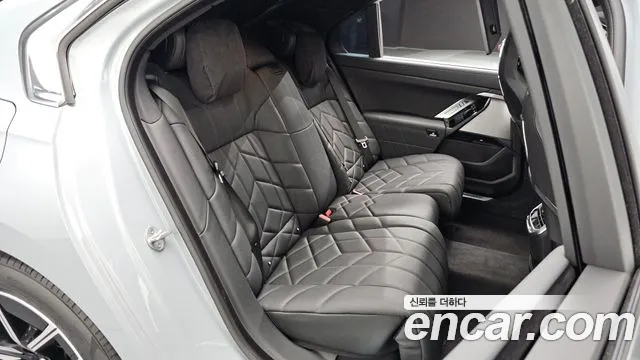 BMW 7-Series 7 серия (G70) 740i xDrive M Sport — Фото автомобиля 10