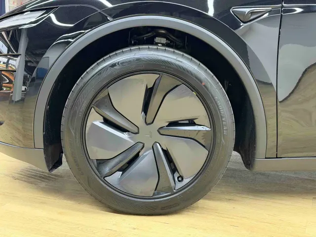 Tesla Model Y — Фото автомобиля 5