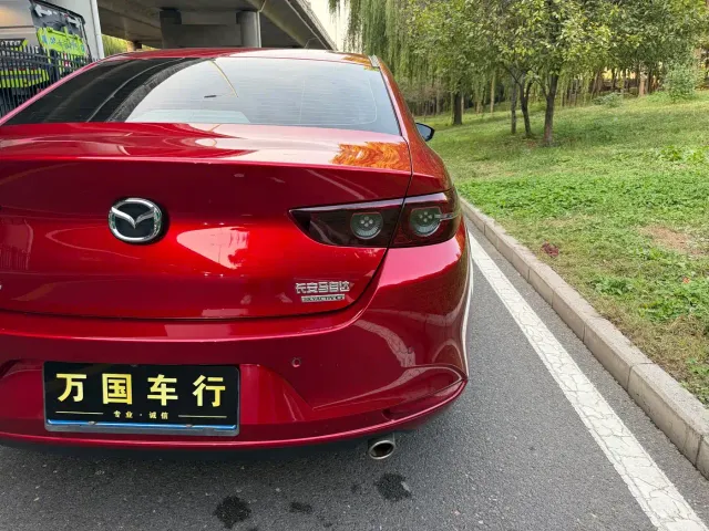 Mazda Axela — Фото автомобиля 13