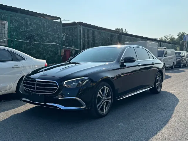 Фотография автомобиля — Mercedes-Benz E-Class