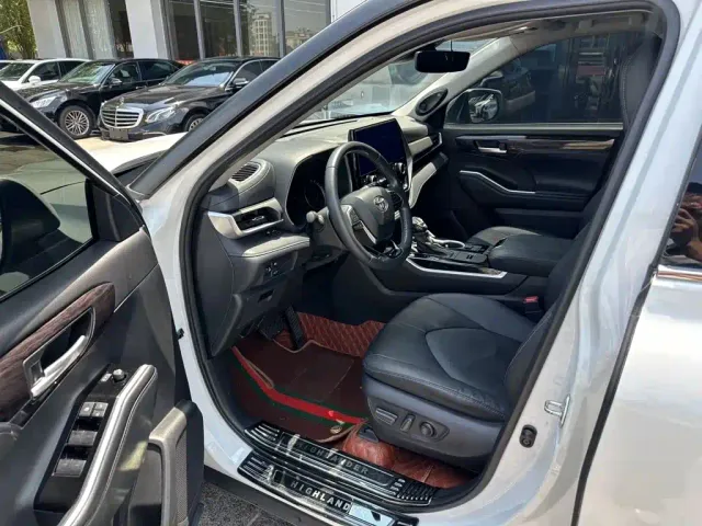 Toyota Highlander — Фото автомобиля 9