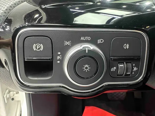 Mercedes-Benz A-Class — Фото автомобиля 12