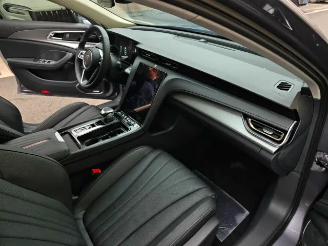 Hongqi H5 — Фото автомобиля 21