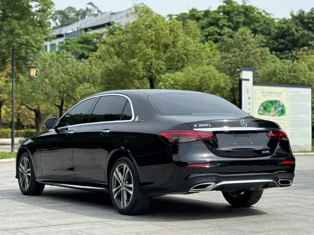 Mercedes-Benz E-Class — Фото автомобиля 6