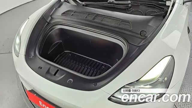 Tesla Model Y — Фото автомобиля 6