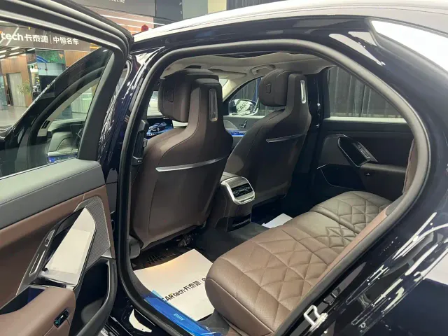 BMW 7 Series — Фото автомобиля 17