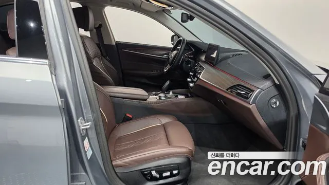 BMW 5 Series G30 — Фото автомобиля 11