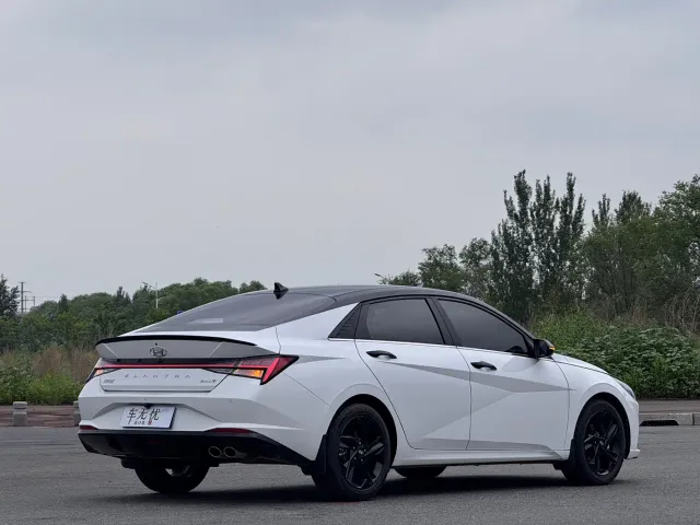 Hyundai Elantra — Фото автомобиля 4