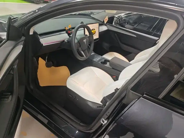 Tesla Model Y — Фото автомобиля 15
