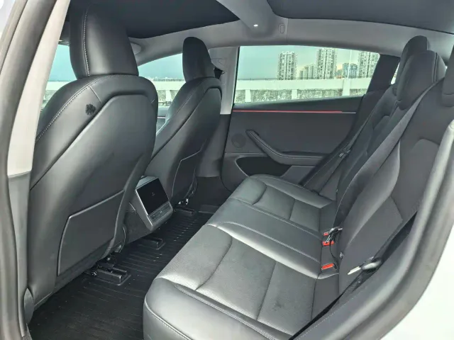 Tesla Model 3 — Фото автомобиля 13