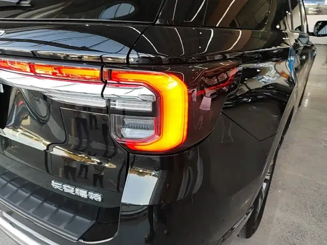 Ford Explorer — Фото автомобиля 7