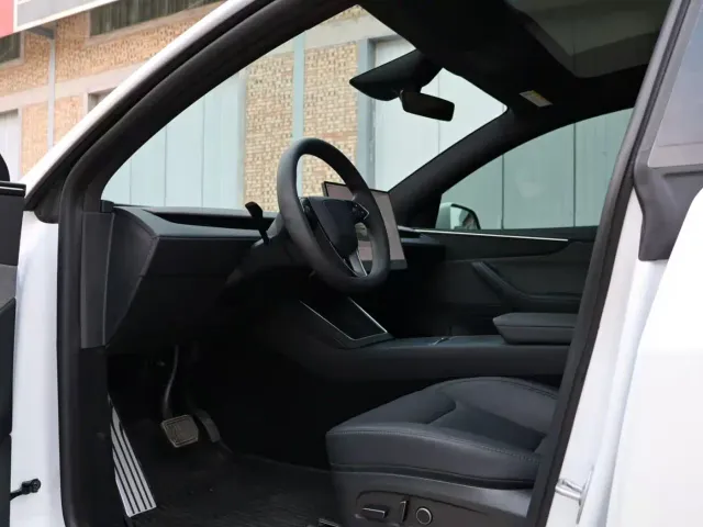 Tesla Model Y — Фото автомобиля 4