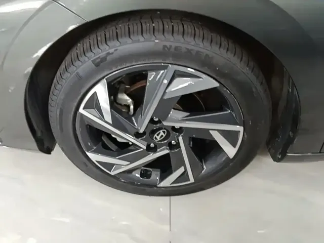 Hyundai Elantra — Фото автомобиля 22