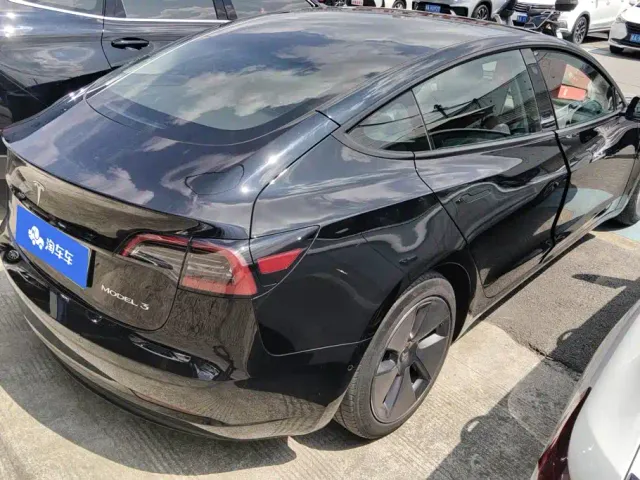 Tesla Model 3 — Фото автомобиля 3