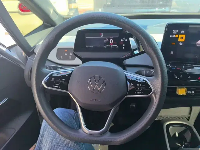 Volkswagen ID.3 — Фото автомобиля 10