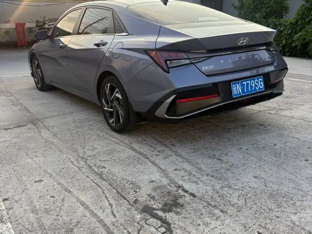 Hyundai Elantra — Фото автомобиля 5
