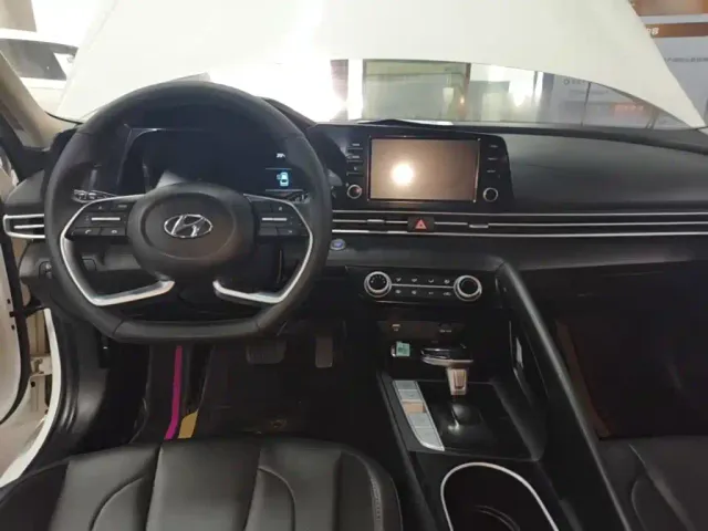 Hyundai Elantra — Фото автомобиля 9