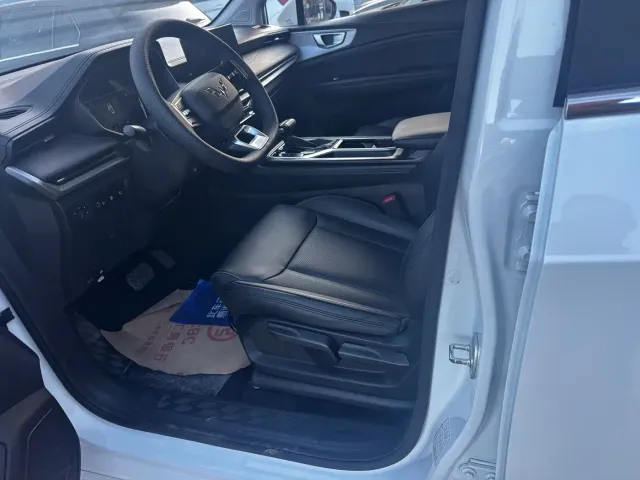 Wuling Jiachen — Фото автомобиля 24